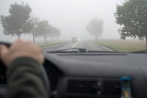Leia mais sobre o artigo Como dirigir com neblina? Veja nossas 4 dicas